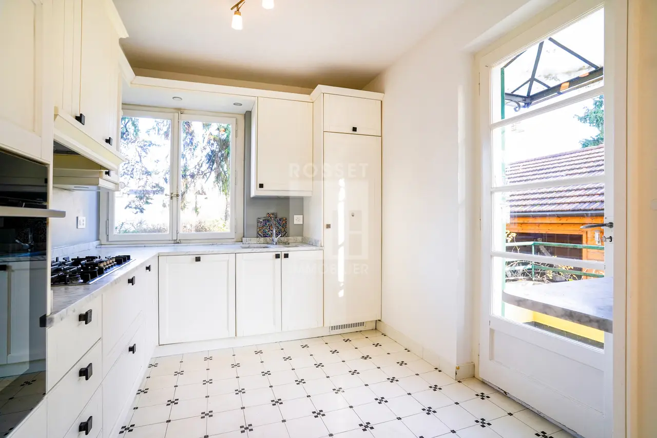 Centre, GE - Image 9