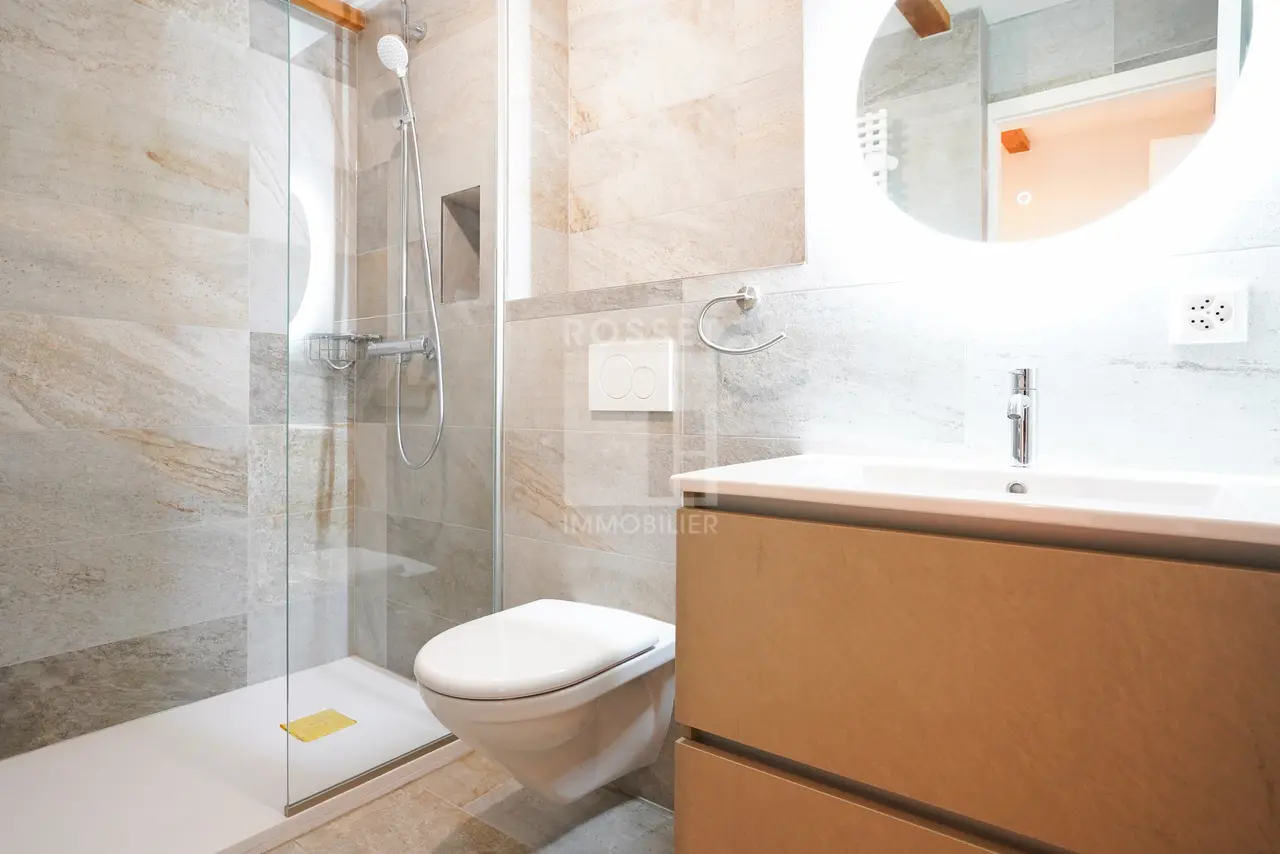 centre, GE - Image 6