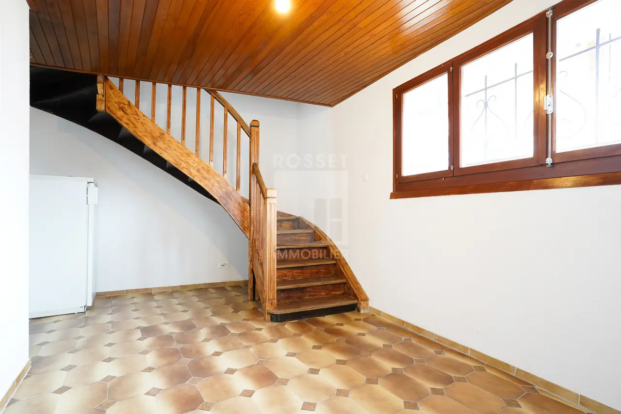 centre, GE - Image 9